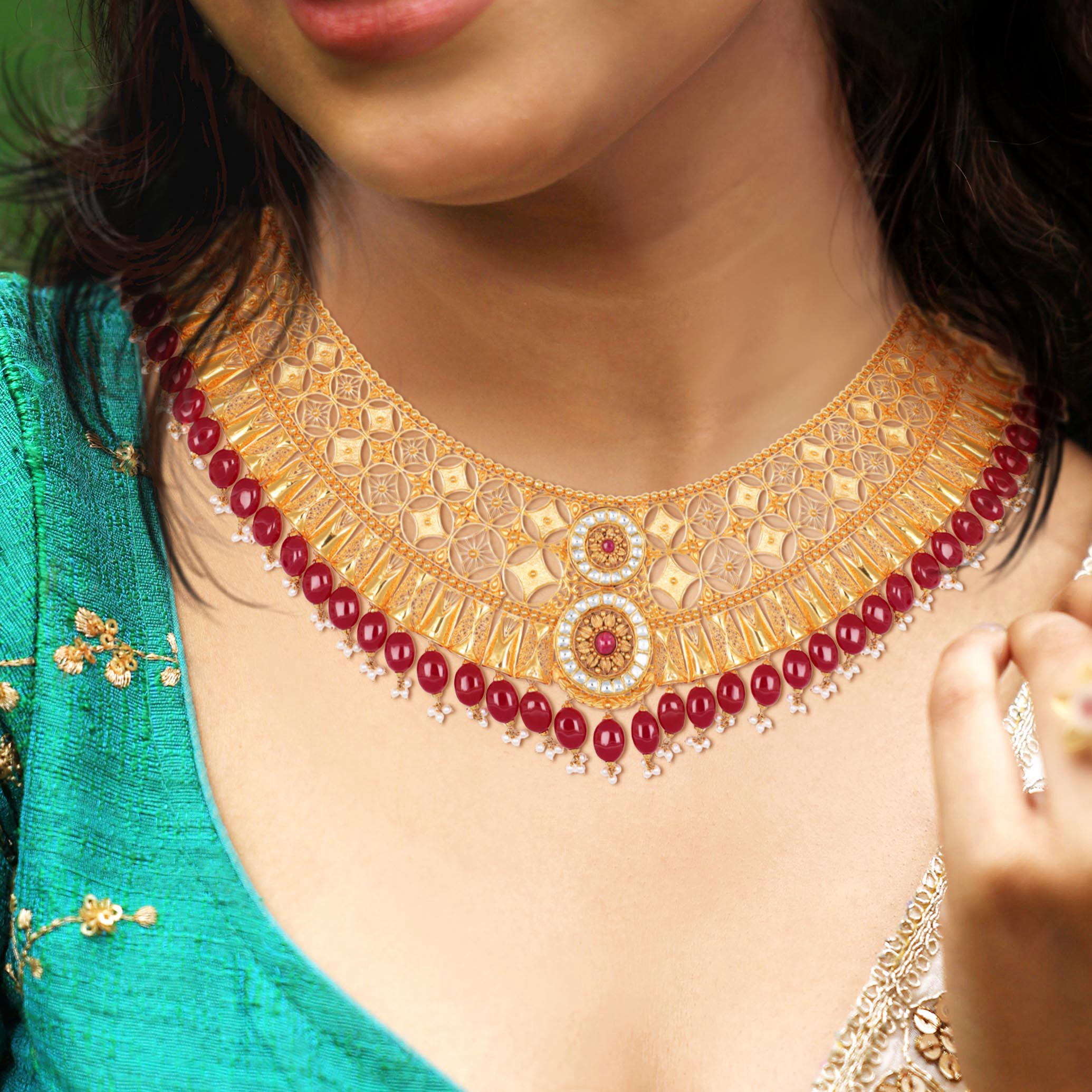 Sunlit Cascade Kundan Statement Gold Necklace - Senco Gold and Diamonds