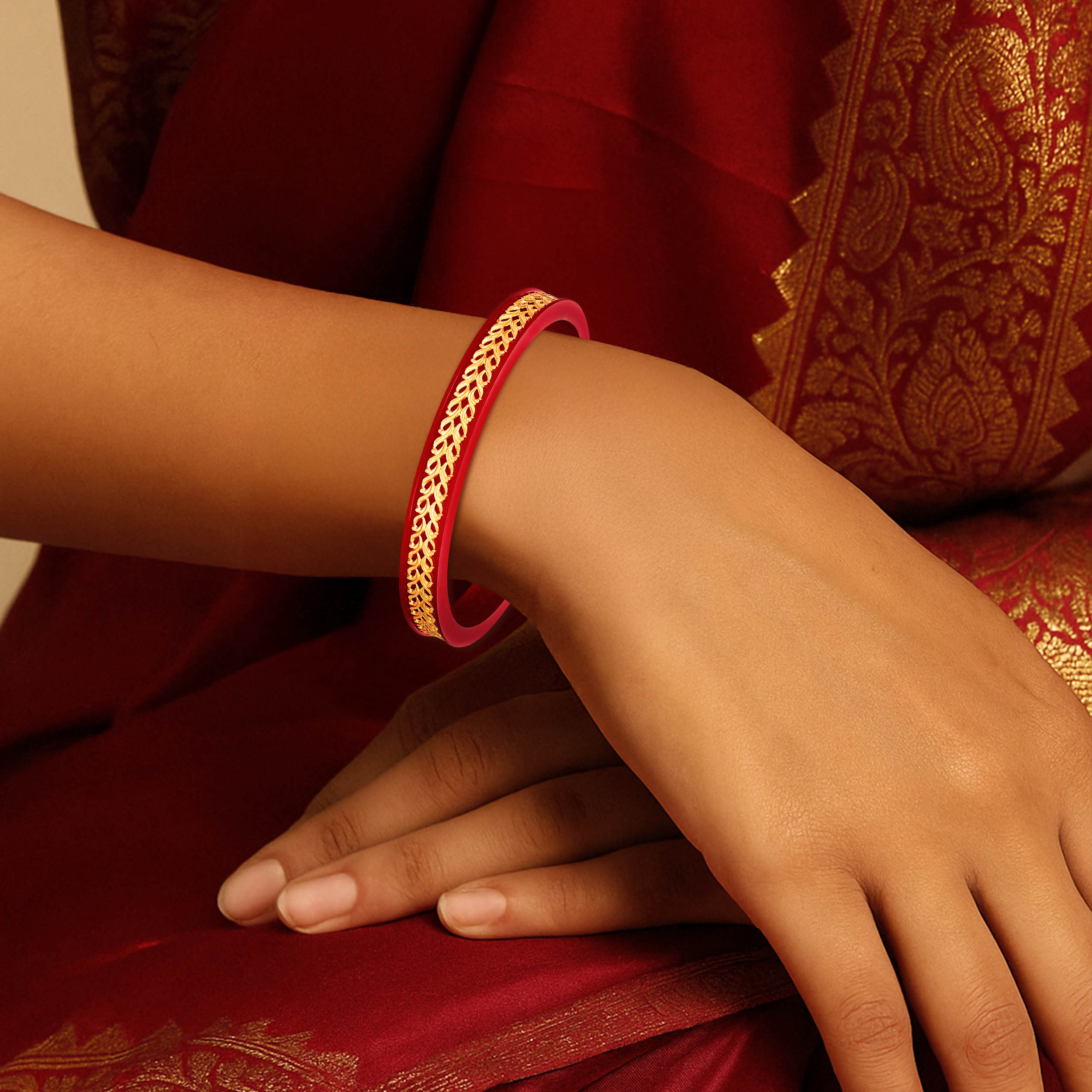 Red Rhythm Gold Pola Bangle - Senco Gold and Diamonds