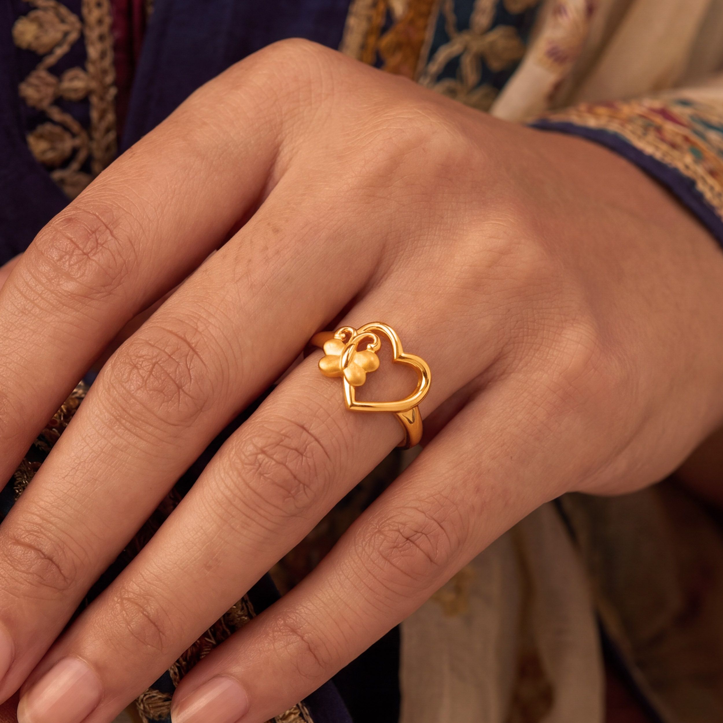 Sweetheart Bloom Gold Ring alternate view 3