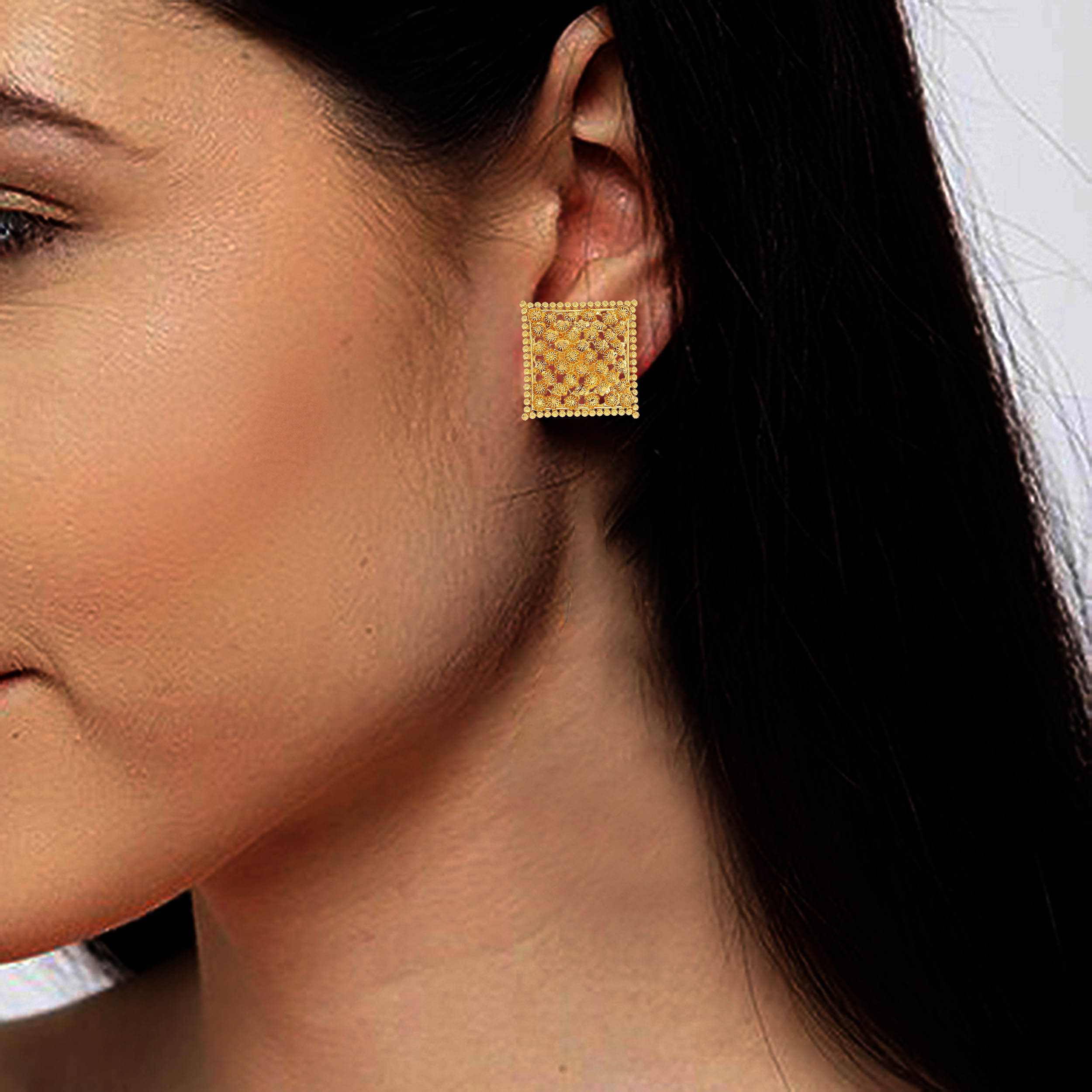 Daisy Cube Gold Studs - Senco Gold and Diamonds