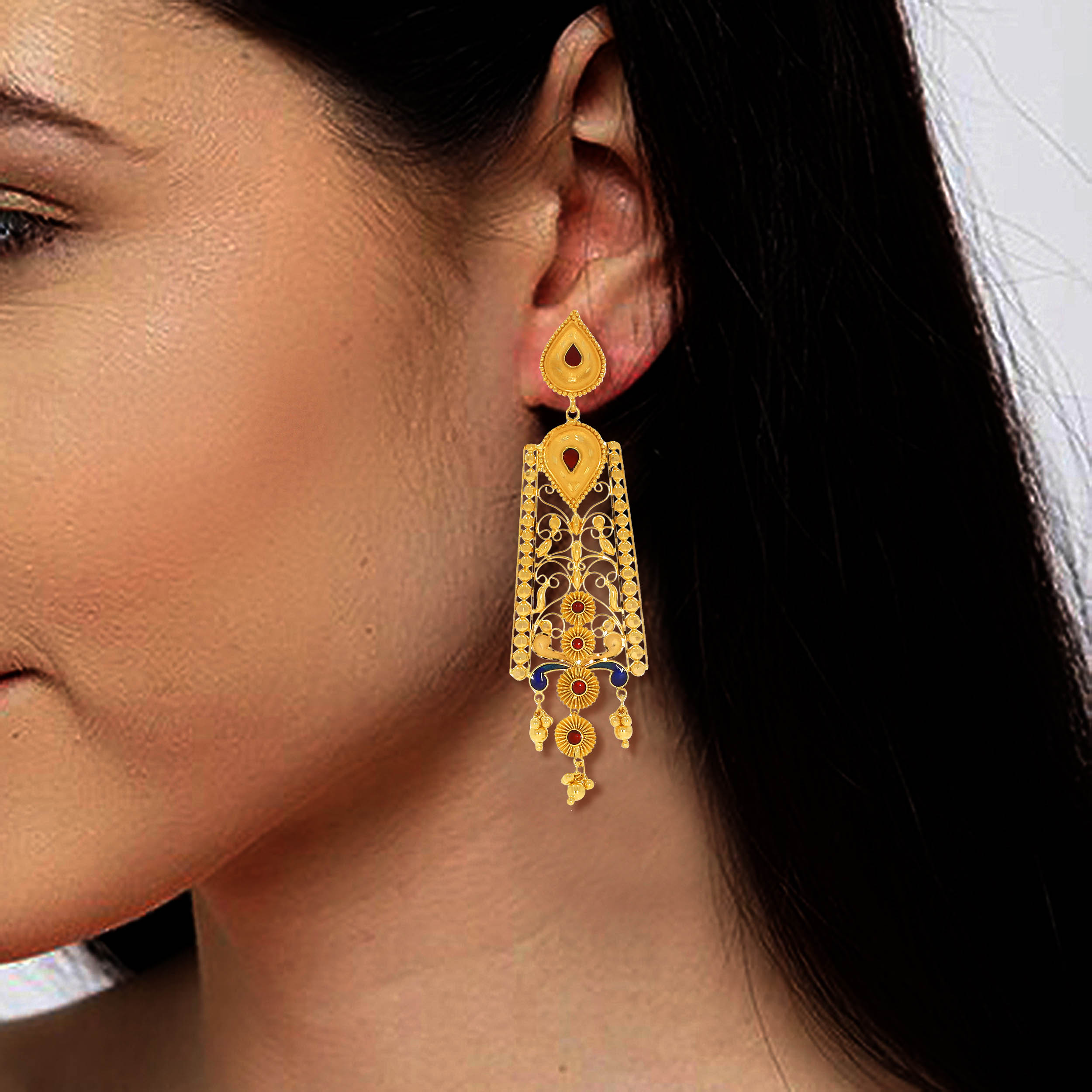 Excellent Craft Gold Danglers - Senco Gold and Diamonds