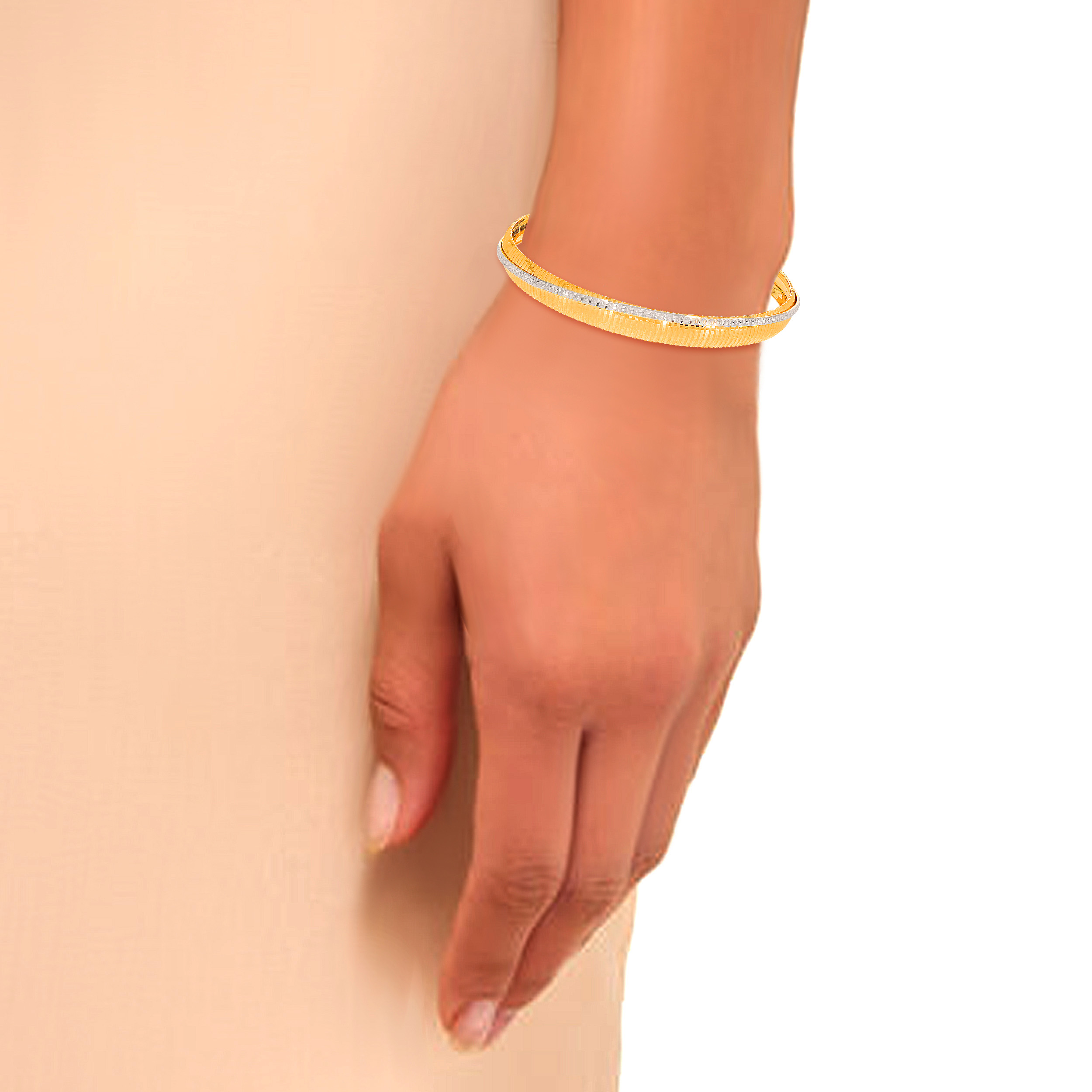 Flowing Brilliance Gold Bangle - Senco Gold and Diamonds