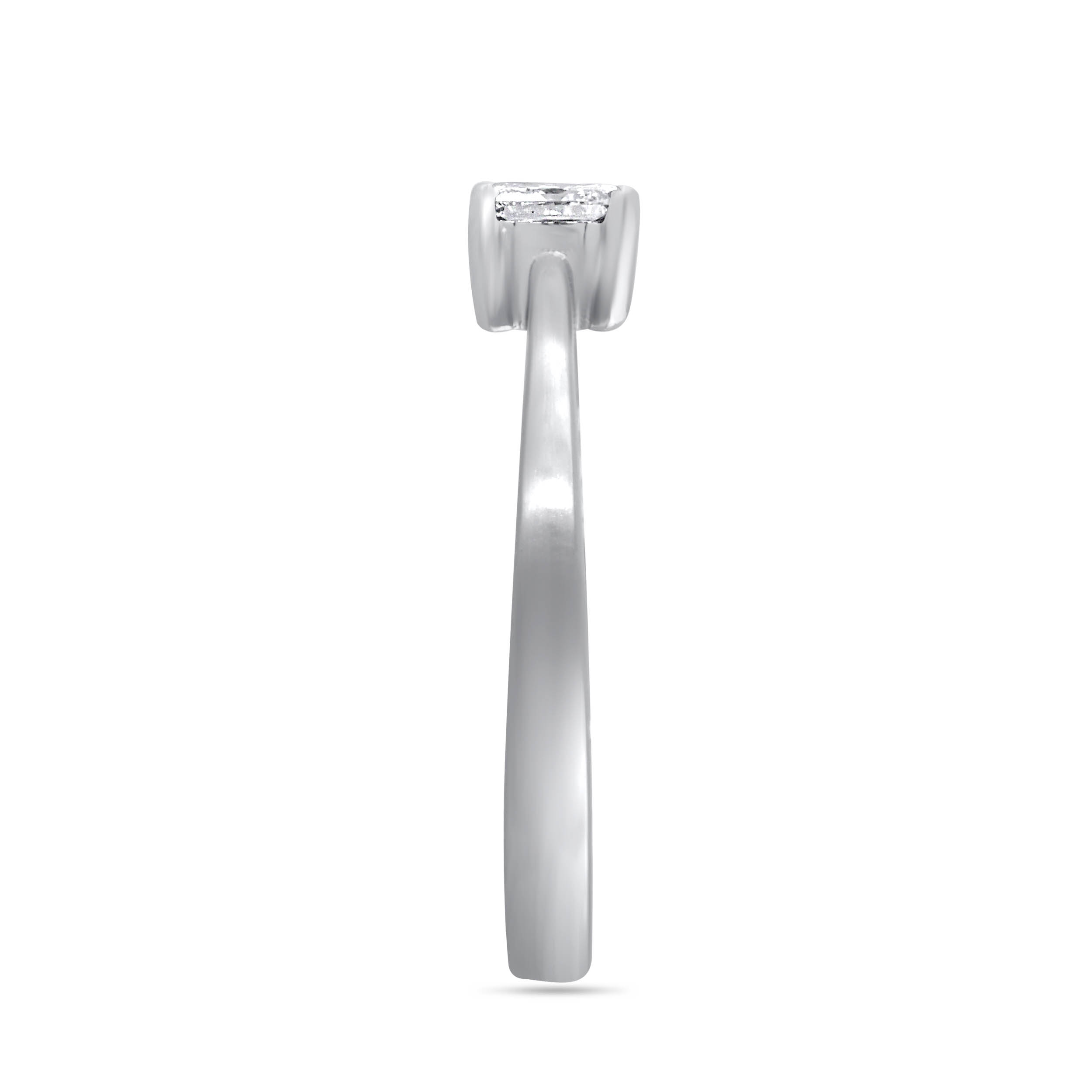 Solo Glistering Platinum Ring - Senco Gold and Diamonds