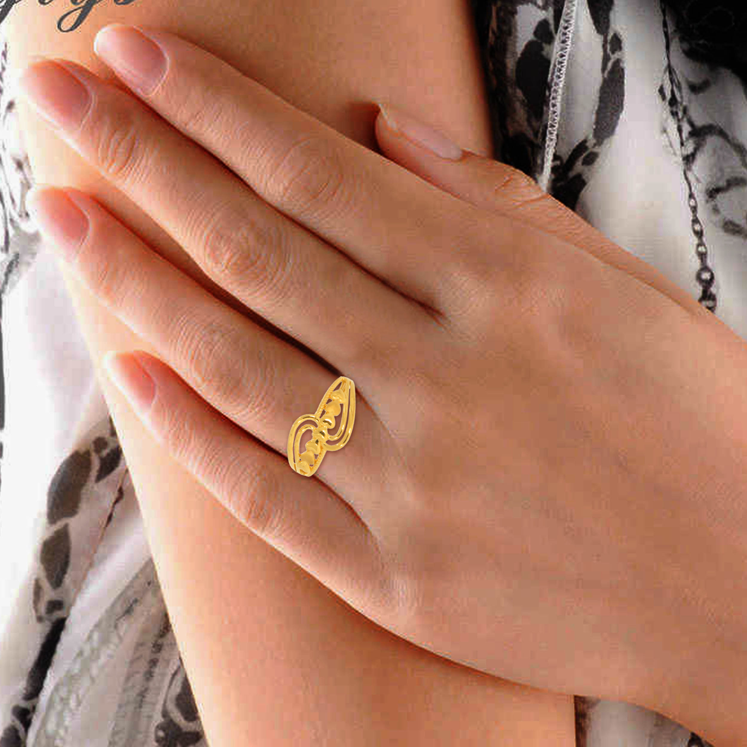 Wavy Love Gold Ring - Senco Gold and Diamonds