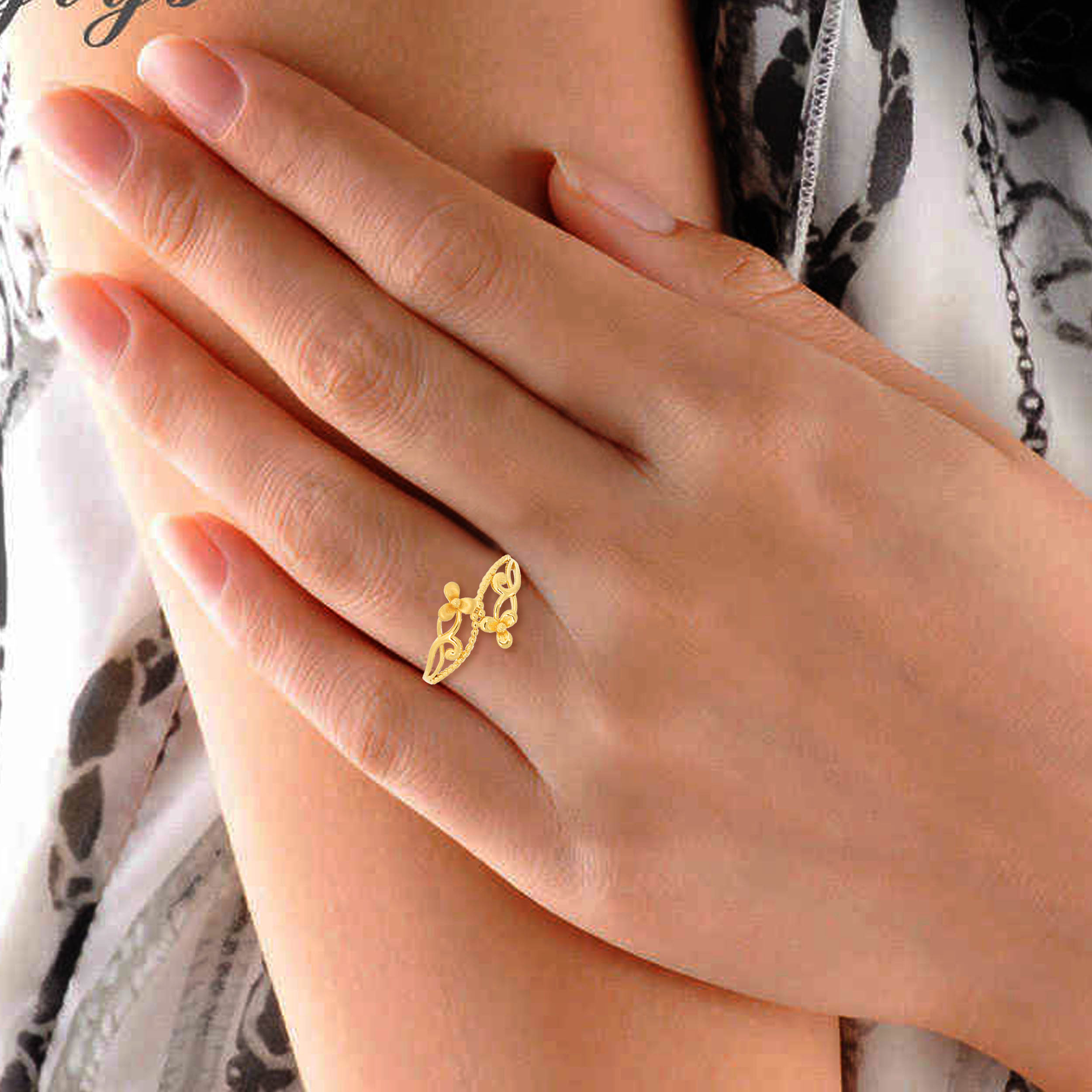 Chic Gardenia Gold Ring - Senco Gold and Diamonds
